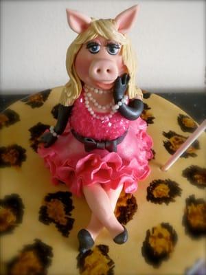 Ms Piggy Cake