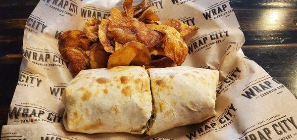 Buffalo chicken wrap with chips