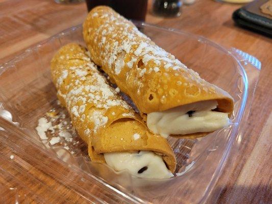 Canoli to go