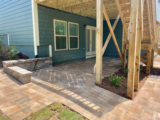 Paver Patio and Seating Wall