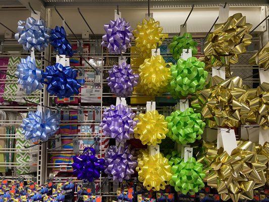 Moskatels bows for holiday and Christmas