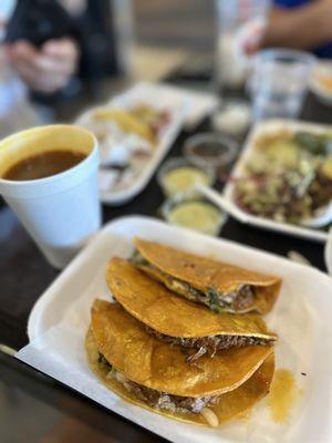 Unos Tacos y Birria