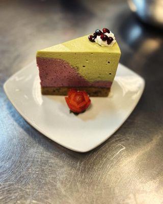 Matcha berry mousse cake