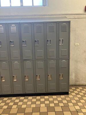 nice lockers! you'll need to bring the lock....