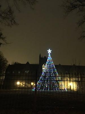 2014-12-27 17.38.44; Christmas Tree @ Rhodes College, Memphis TN