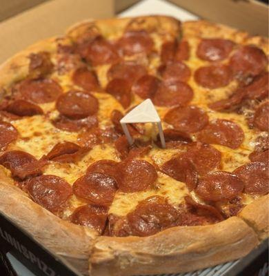 (L) Pepperoni Pizza