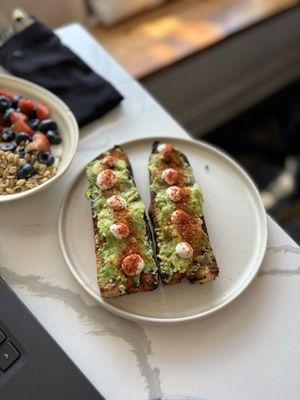 Avocado toast (vegetarian version without salmon)