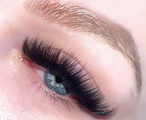 Volume Set is for clients who like dark eyeliner look. Length can be adjusted :)
Book now at www.woahlash.com