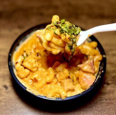 Chicken tikka Mac & cheese - creamy house made Mac & cheese mixed with chicken tikka masala - spicy! Love this!