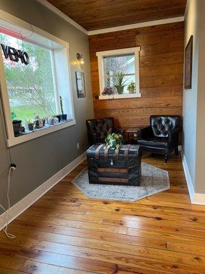 Love this nook surrounded by plants and a full window that brings in the sun & a colorful mural across the street