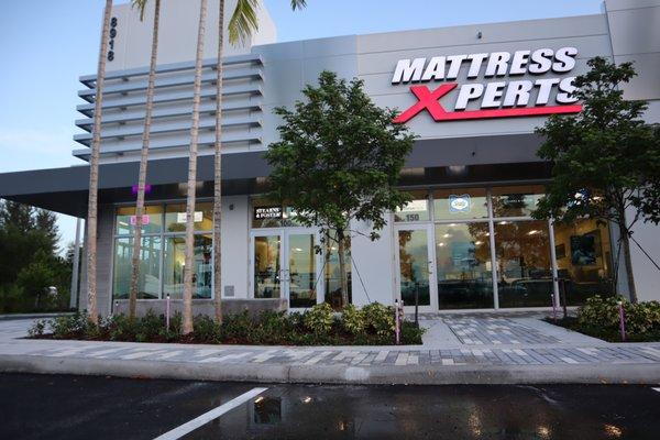 Mattress Xperts in West Delray Beach Florida offering a large assortment of  Tempur-Pedic, Organic Latex, Sealy, Sealy Hybrids and more.