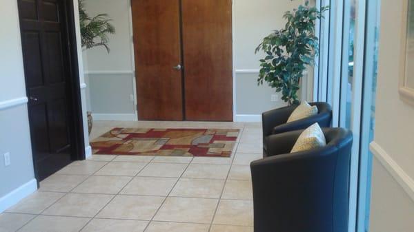 While waiting to be spoiled, here's a picture of the reception area.