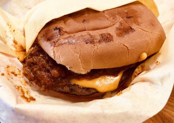 Chili cheese burger