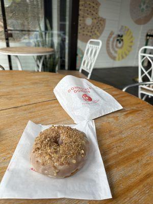 Apple crumble donut