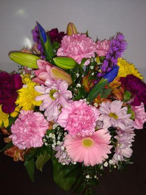 Bright spring arrangement mar21