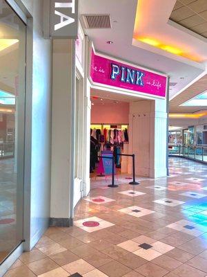 Victoria's Secret, Springfield Mall -- PINK side of store