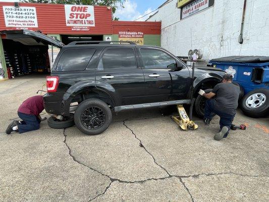 NASCAR-fast service & full attention by One Stop employees. 10/10