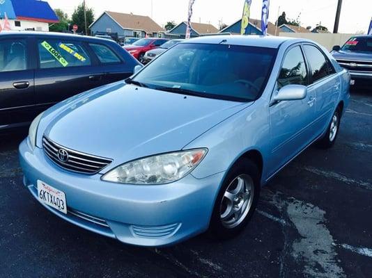 2005 Toyota Camry LE 4dr Sedan