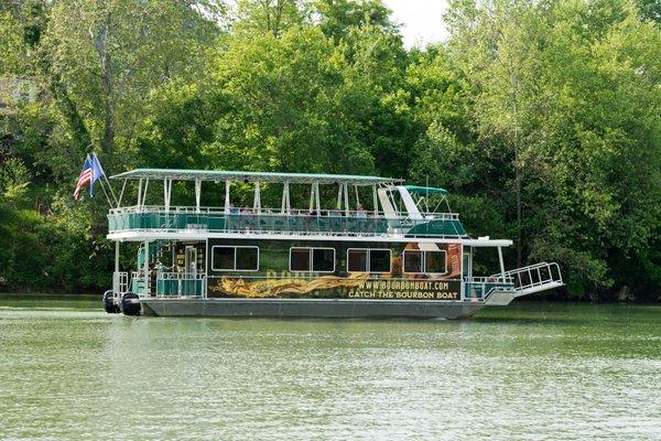 Cruising Downtown Frankfort Kentucky on the Kentucky River!