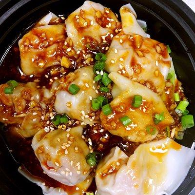 Wonton in hot chili sauce