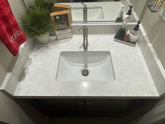 Bathroom quartz counter with new undermount sink and faucet replacement