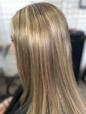 Caramel highlights to brighten up spring