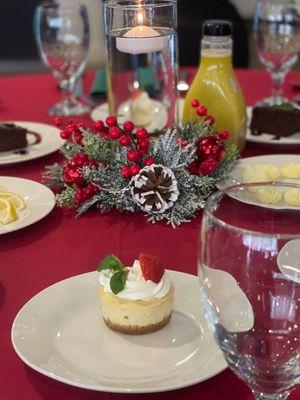 Holiday centerpiece with round cheese cake