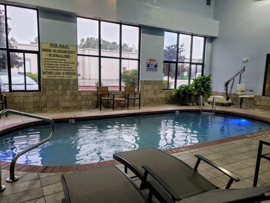 Pool at Holiday Inn Express Fenton