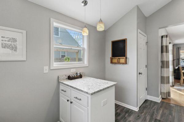 Side kitchen island