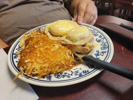 Hash browns and eggs benedict.