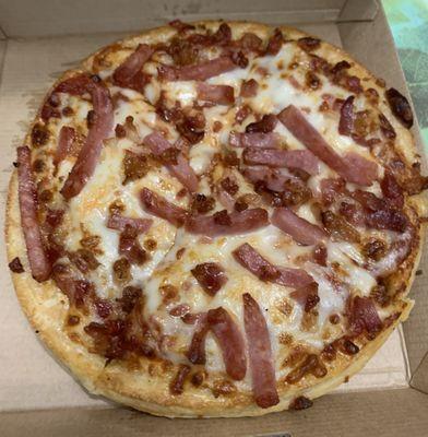 Personal pan pizza with ham and bacon.