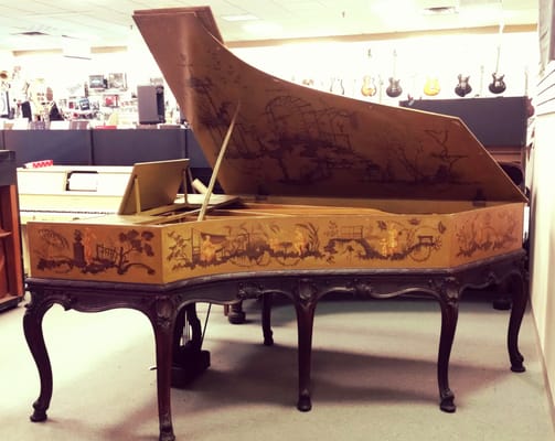 Art case piano