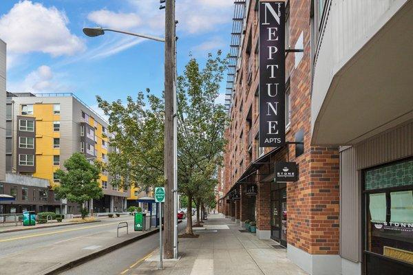 Prime SLU location with on-site retailers