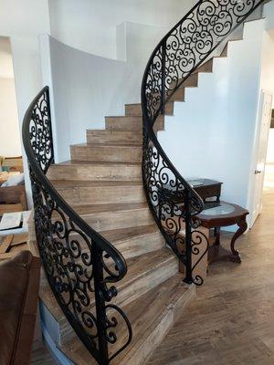 Rebuilt and renovated a spiral staircase. Its ready for those picture-perfect moments!