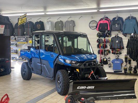 Perfect for all of your winter & summer needs. Can-Am defender with AC, heat, plow, windshield wiper ect