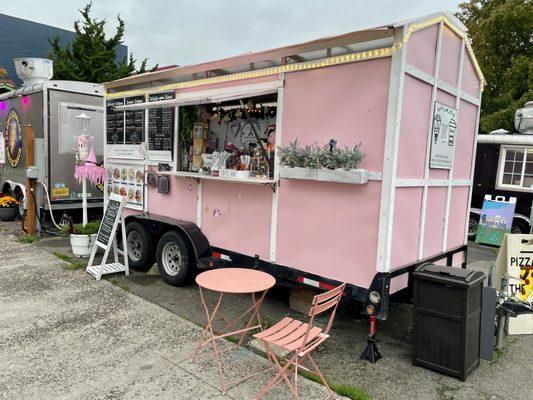 Such a sweet little cart. Make sure to check the seasonal specials BEFORE ordering!