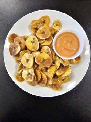 Platanutres, plantains chips.