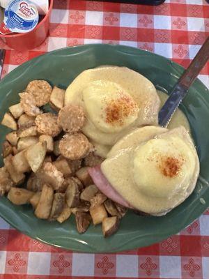 Classic eggs Benedict