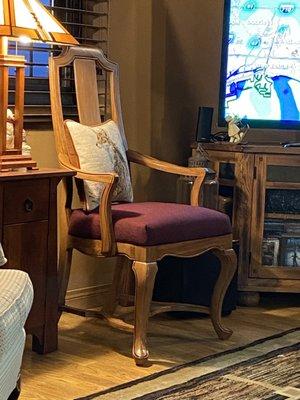 The beautiful refinished chair reveal a magnificent wood that was hidden under old green paint