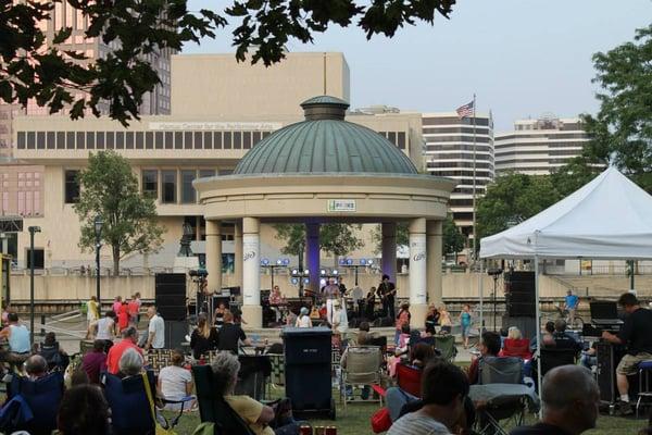 Great crowd enjoying one of River Rhythm's summer concerts at Pere Marquette Park!