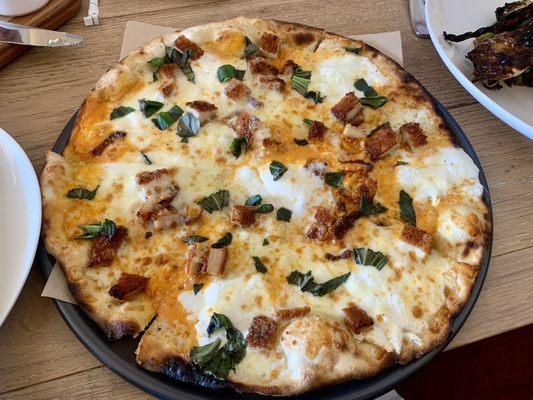 Vodka Sauce Pizza (burrata, Parmesan, crispy chicken)