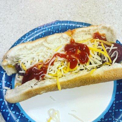 Oh yes!! 1/4lb, all beef hot dogs with toppings.... Just $2.75!! Grab one to go or sit.