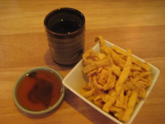 Free Crispy Noodles appetizer with duck sauce