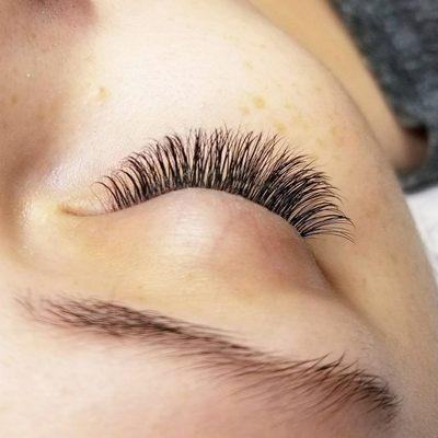 Hybrid lashes (classics mixed with Russian volume) using D curl