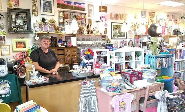 Lisa is a long time native in AZ and a wonderfully welcoming small business owner.