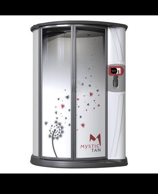 Mystic Kyss spray tan booth