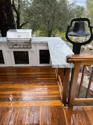 Outdoor bbq area
 Arizona Tile Quartz