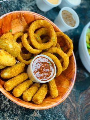 Mozzarella sticks / onion Rings /Jalapeños peppers