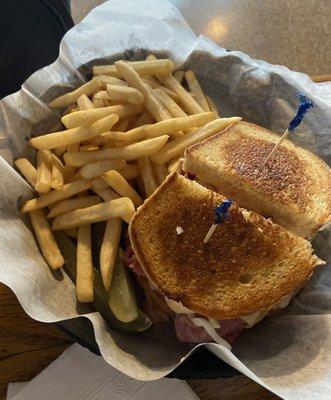 Classic Reuben with fries