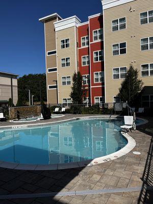 Outdoor pool & hot tub